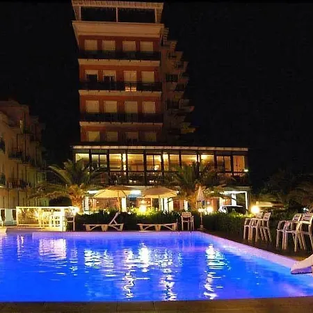 Roma 酒店 西尼加利亚